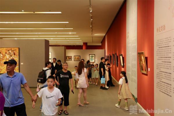 王嘉陵油画创作五十周年回顾展在天津开幕