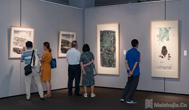 梁江“学者书画”50年大展在江门市美术馆