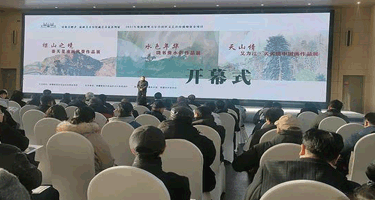 新疆美术馆馆藏艺术家系列展开幕